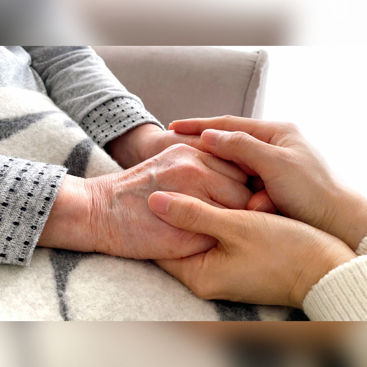 親が施設に入るときの実家の片付け｜片付けの進め方や注意点を解説